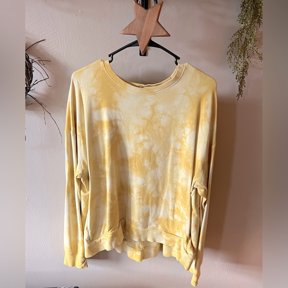 all in motion | yellow tie dye crew